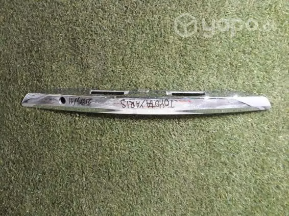 Bisel de mascara toyota yaris 2009 2011