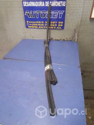 Goma vidrio puerta tras izq Toyota Hilux Revo 2018