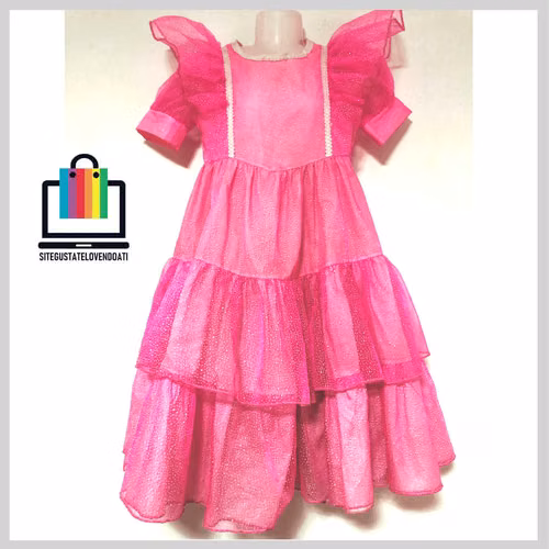 Vestido Rosado con Capas