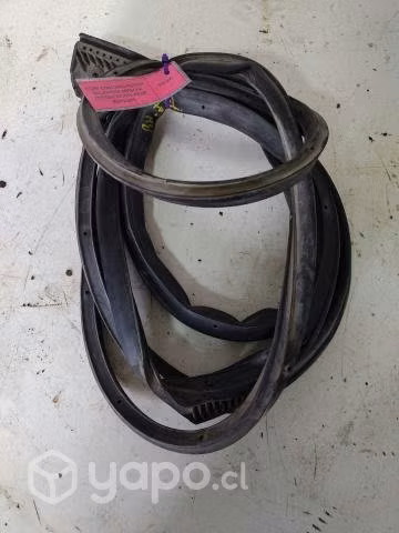 Goma Contorno puerta del der (TYR029) Toyota Hilux