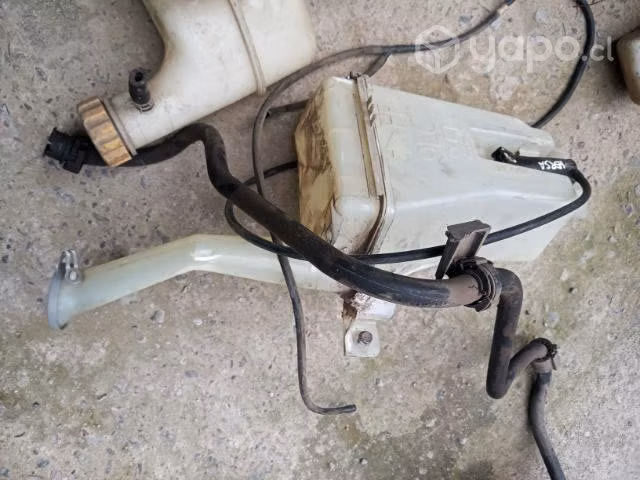 Nissan versa deposito limpiaparabrisas completo