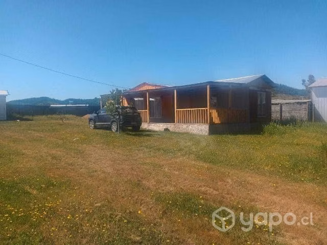 Vende parcela construida 2 casas + piscina