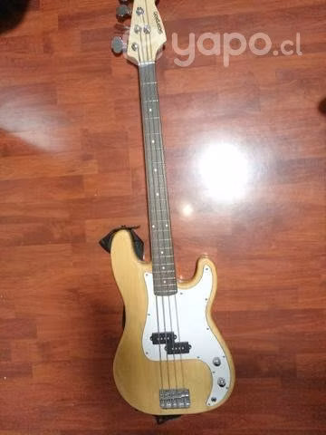 Bajo eléctrico con amplificador