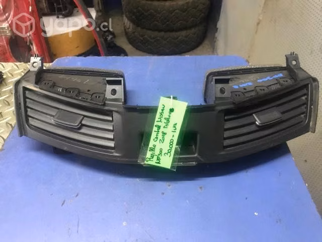 Rejilla central tablero Nissan NP300