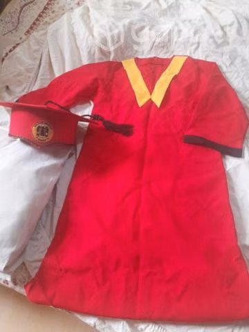 Traje de graduación COLEGIO HISPANO KINDER