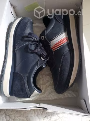 Zapatillas niño Tommy original.