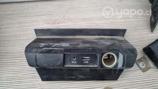 Visel con encededor usb aux kia soluto 2021