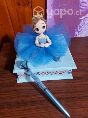 Bella cajita con bailarina de cerámica fría