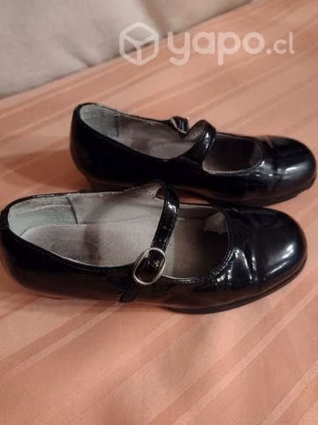 Zapatos para tenidas típicas