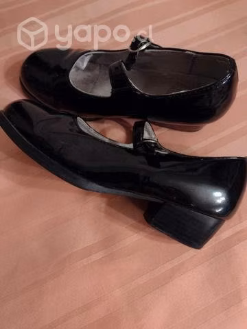 Zapatos para tenidas típicas