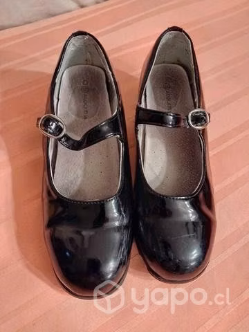 Zapatos para tenidas típicas