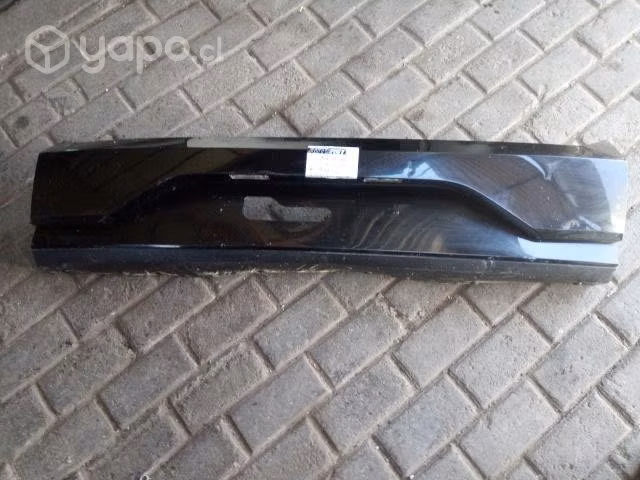 Moldura portalon Volkswagen Saveiro 2018