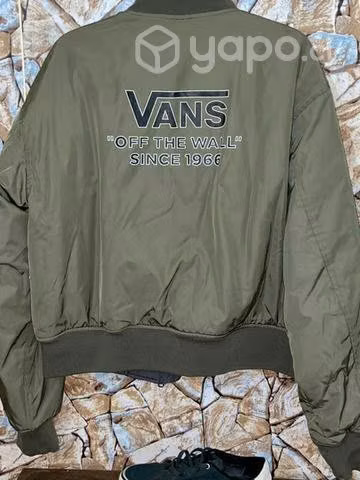 Chaqueta vans talla L y zapatillas talla 8