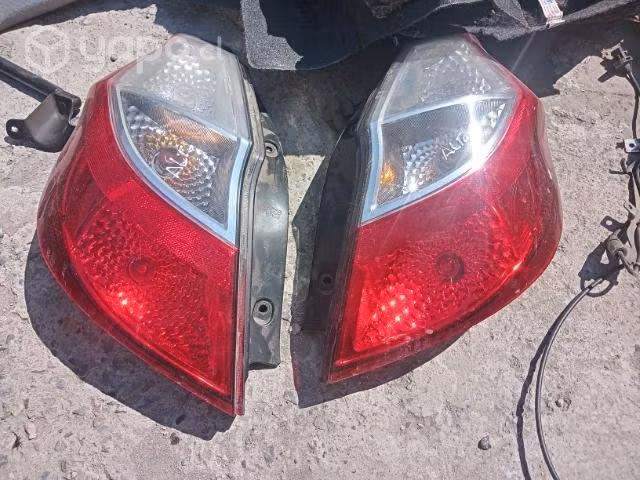 Suzuki alto k10 16 foco trasero izquierdo derecho