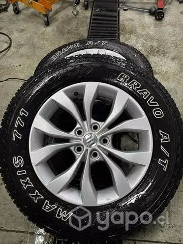 Llantas originales suzuki vitara más neumaticos