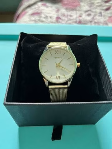Hermoso reloj dorado marca Lounge