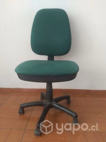 Silla escritorio acolchada ajustable como nueva