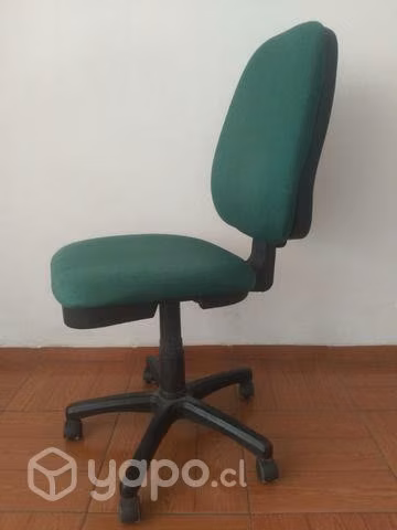 Silla escritorio acolchada ajustable como nueva