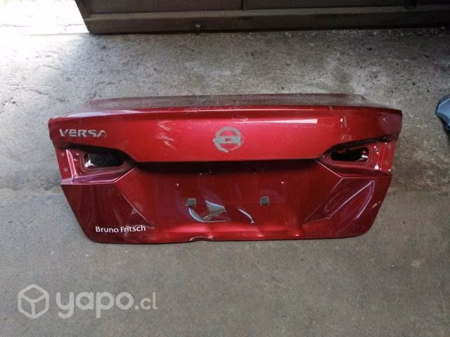 Maleta nissan new versa roja original
