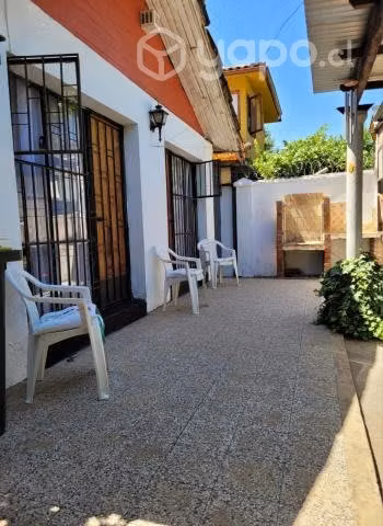 Venta de hermosa casa de esquina en la reina