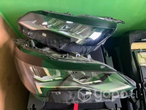 Focos delanteros y traseros Peugeot 5008 año 2021