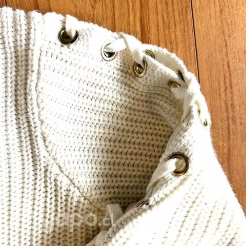 Sweater s-m blanco con lindos detalles de adornos - Imagen 2