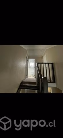 Se arrienda casa de esquina, amplio estacionamient