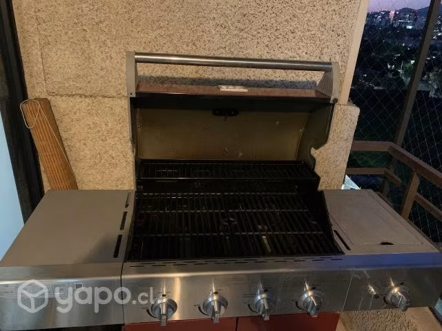 Parrilla BBQ GRILL de 4 quemadores, la cual tiene