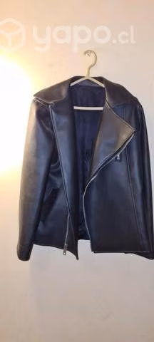 Chaqueta cuerina negra usada $conversable