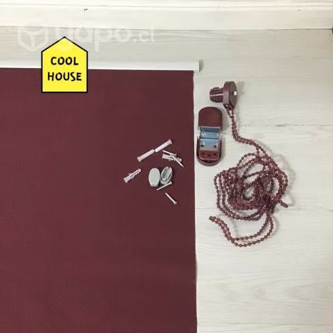 Cortina roller blackout color burdeo