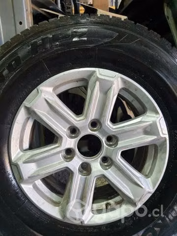 Llanta con neumatico maxus t60 poco uso