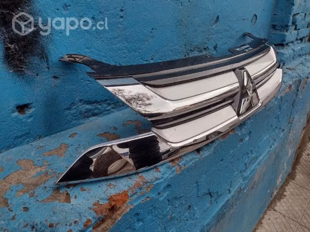 Mascara Mitsubishi outlander 2016-2018