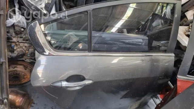 Puerta trasera lado copiloto kia cerato 2015