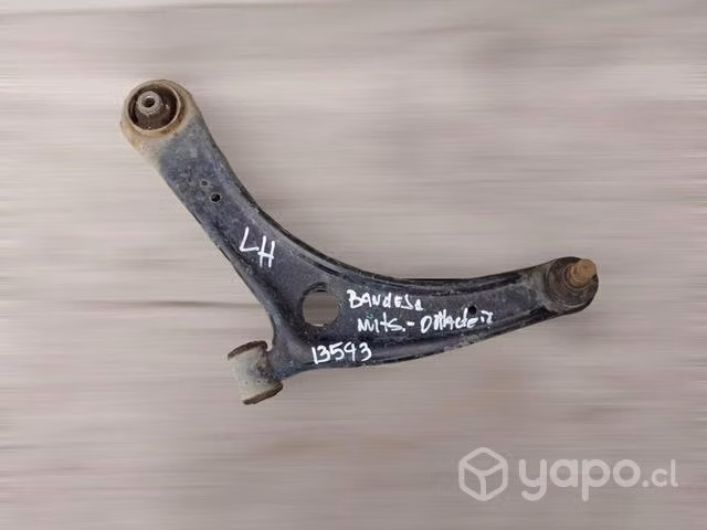 Bandeja LH Mitsubishi Outlander 2016 2020