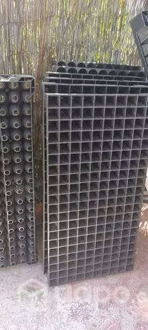 Almacigueras de plástico resistente