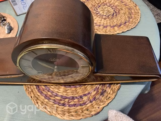 Reloj de mesa marca Silco