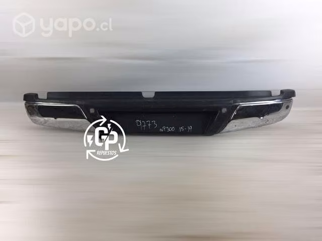 Parachoque trasero Nissan np