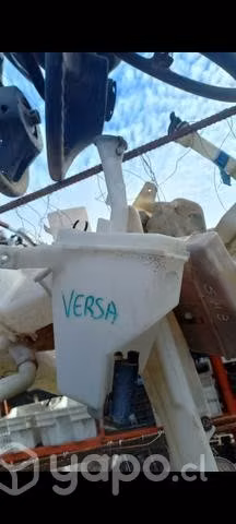 Deposito limpia parabrisa nissan new versa 2022