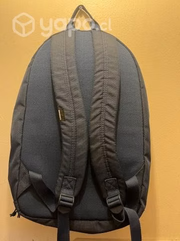 Mochila y zapatillas nuevas