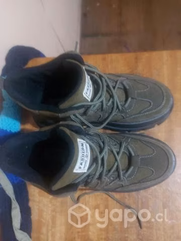 Zapatillas tipo bototos nuevas