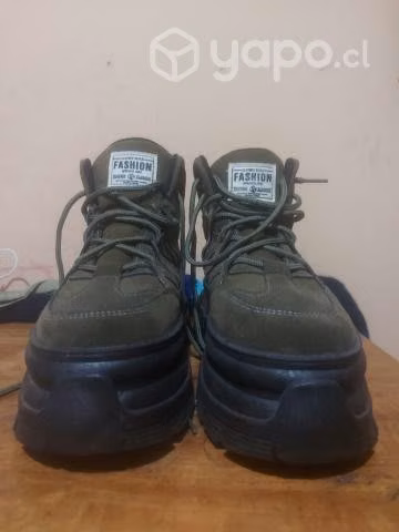 Zapatillas tipo bototos nuevas