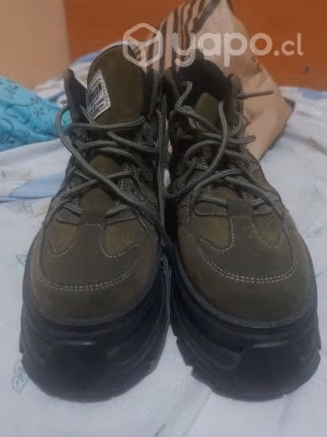 Zapatillas tipo bototos nuevas