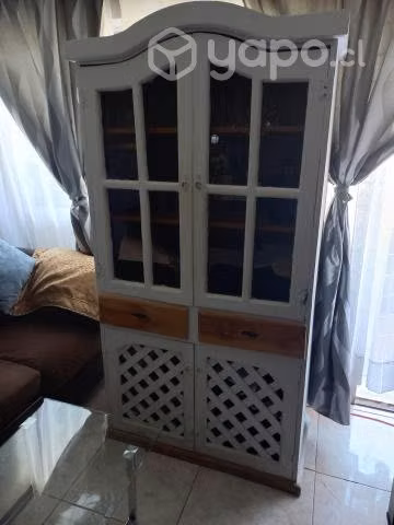 Linvig seccional en L, mueble central y vitrina