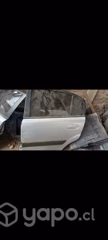 Puerta trasera izquierda kia rio 5 2009