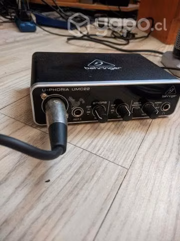 Interfaz de audio B umc22 con micrófono de yapa