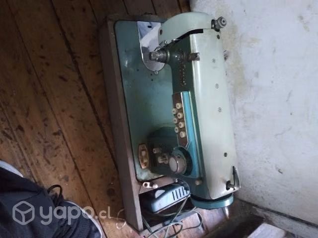 Maquina de coser antigua