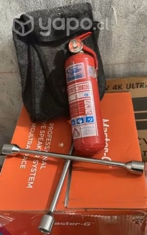 Extintor y llave de rueda