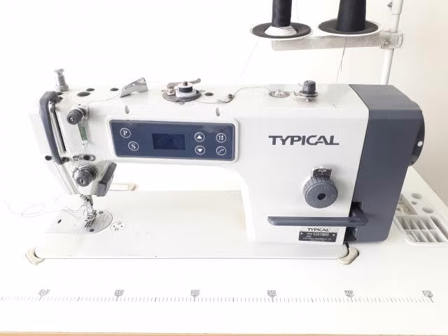 Remato máquina de coser profesional typical - Imagen 2