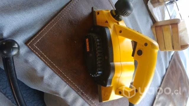 cepillo eléctrico en muy buen estado .