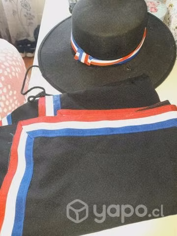 Sombrero y capa de huaso